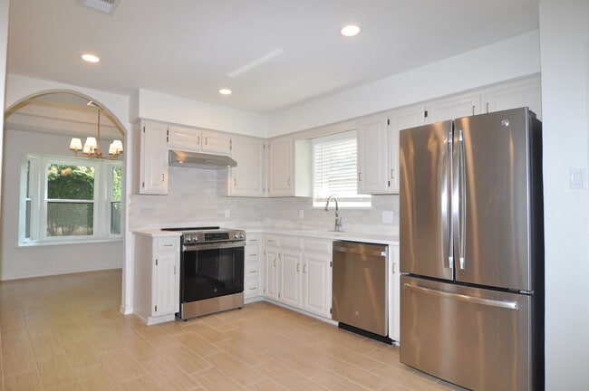 Building Photo - 3 Cimarron Dr