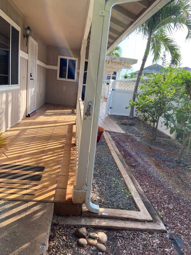 Building Photo - A Rare Find in Ewa!
