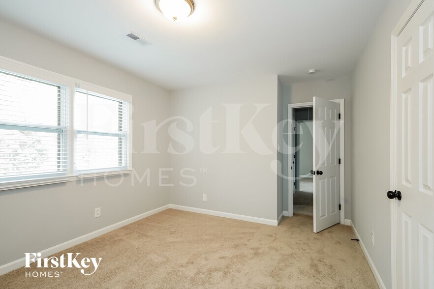 Building Photo - 2816 Scarlet Cir