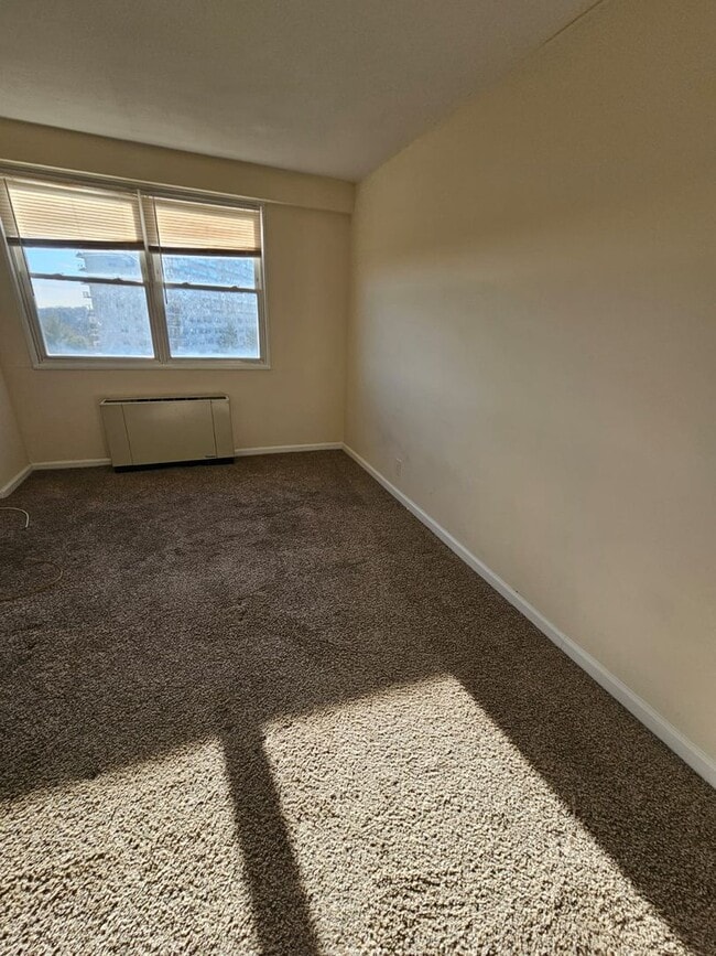 Building Photo - 2 Bedroom Unit