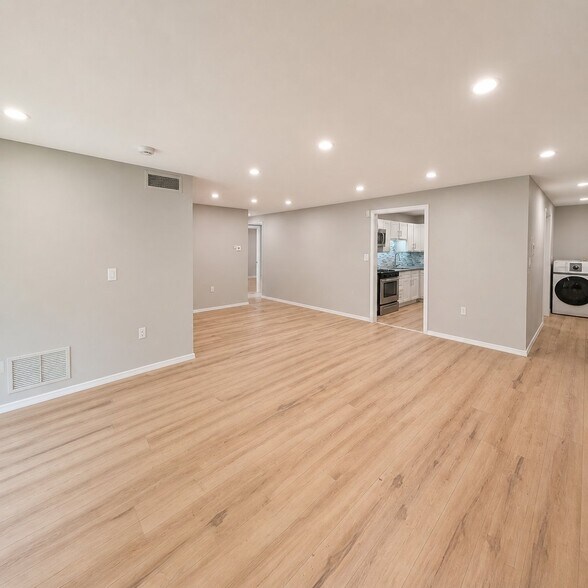 Building Photo - 48 Avonwood Rd