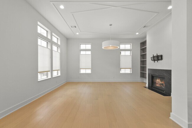 Building Photo - Exclusive Montrose Residence W/ High-End D...