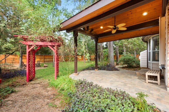 Building Photo - The Perfect Woodlands Retreat: Steps from ...