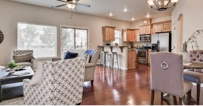 Building Photo - Charming Townhome located in a great area! Coming soon!