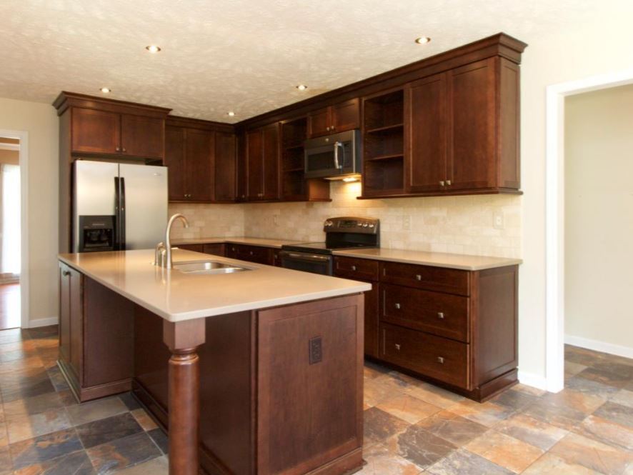 Kitchen - 121 Rothbury Dr