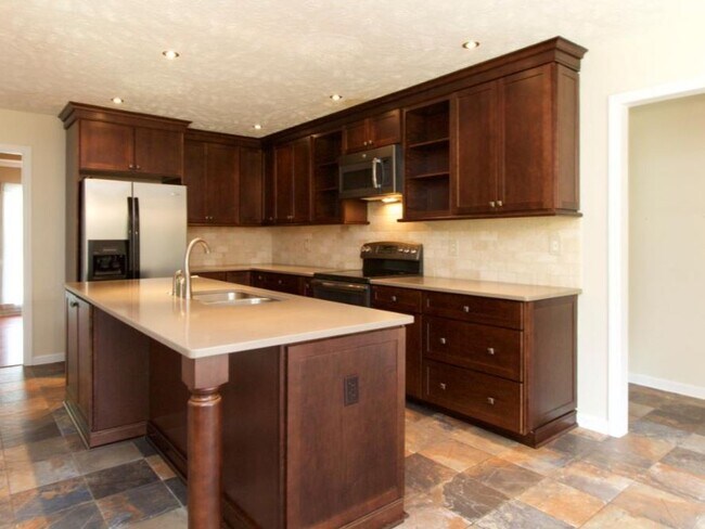 Kitchen - 121 Rothbury Dr