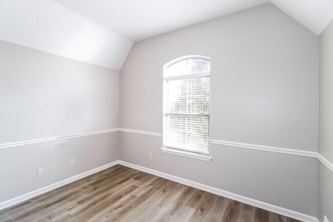 Building Photo - 295 Garden Springs Dr