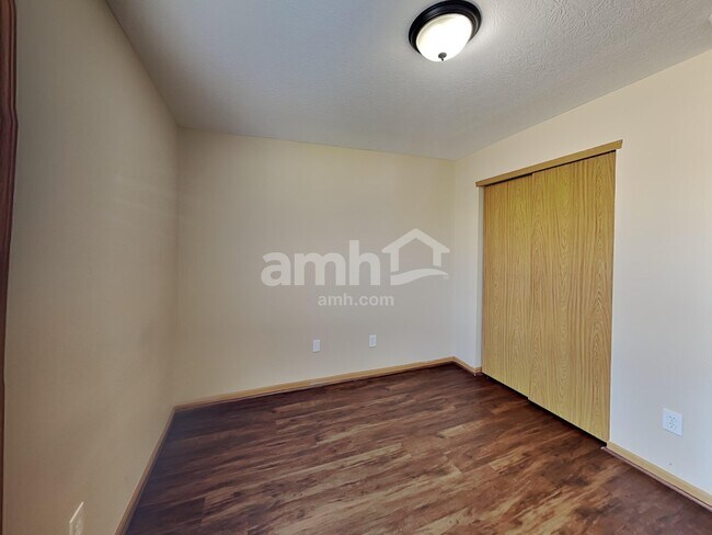 Building Photo - 3812 Wolf Creek Rd