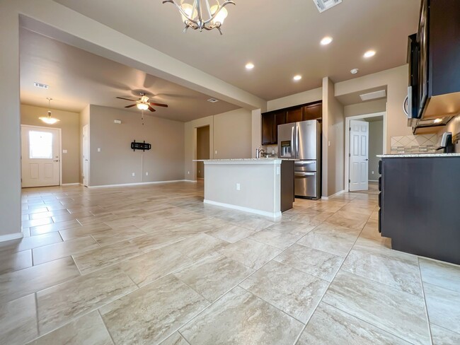 Building Photo - Modern 3 Bed 2 Bath Home - Pet Friendly!