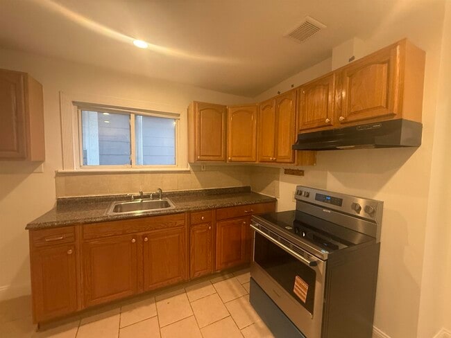 Building Photo - 220 Summit Ave