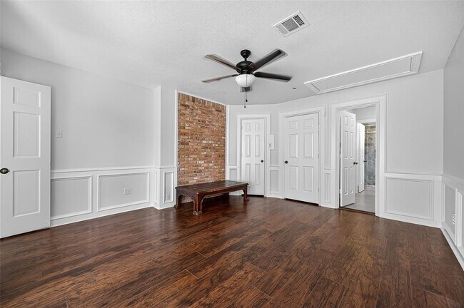 Building Photo - 1035 Flagmore Dr