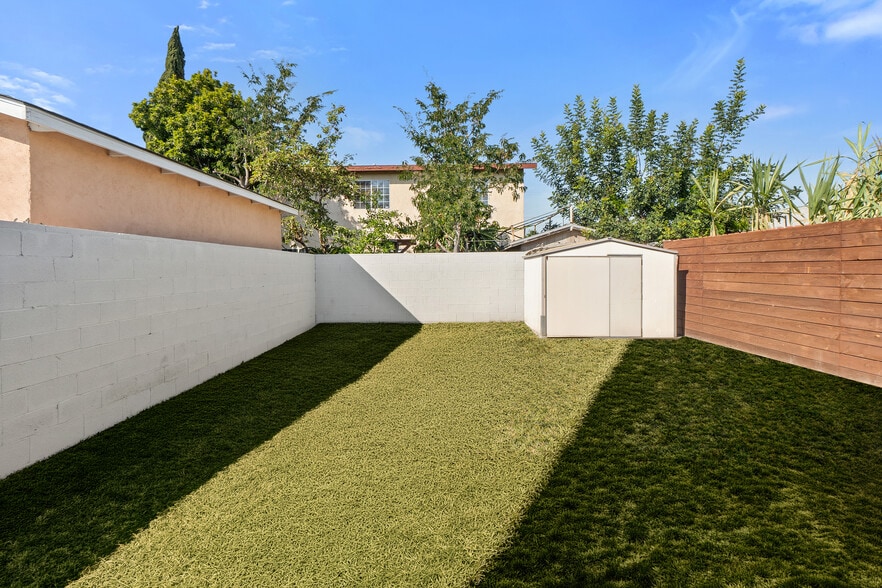 Building Photo - 2051 E Harding St