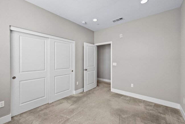 Building Photo - 118 Bonano Ln