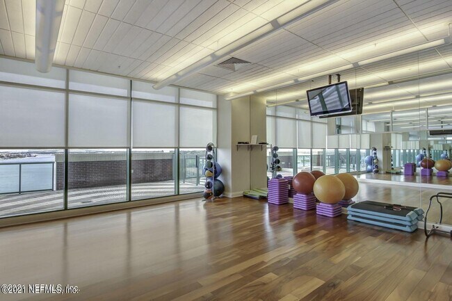 Building Photo - 1431 Riverplace Blvd
