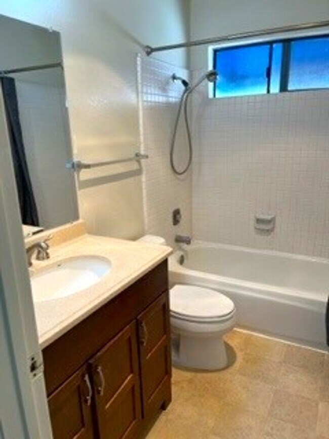 Building Photo - Great Condo in Desirable Fremont