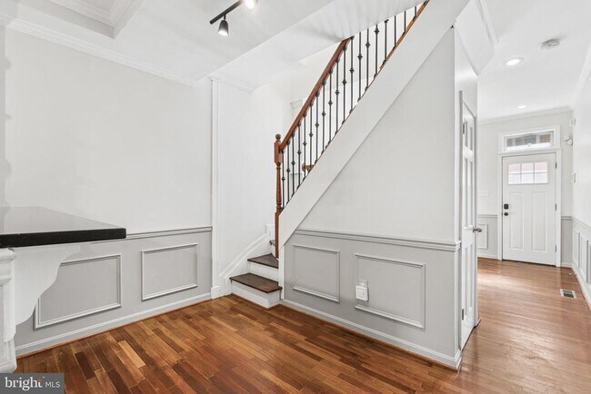 Building Photo - 214 N Madeira St