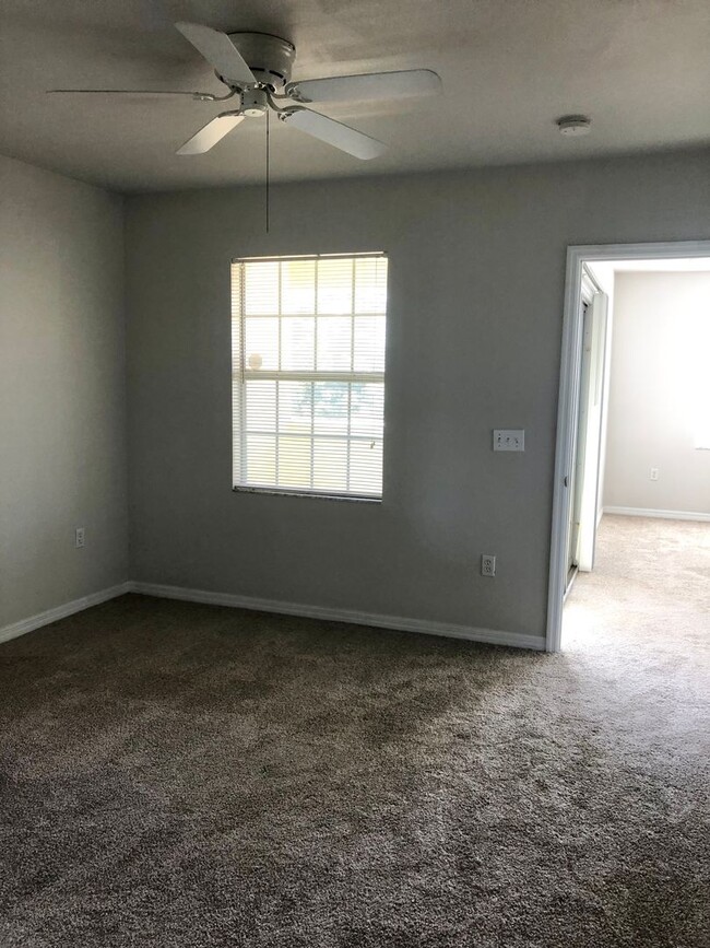 Building Photo - 2/2 condo becoming available February 1st,...