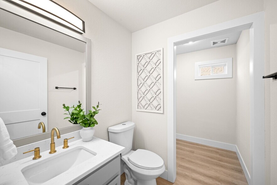 Building Photo - 1721 Northshore Dr