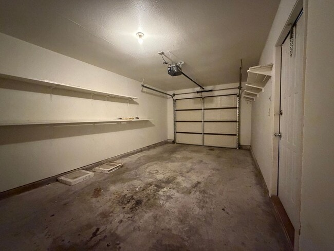 Building Photo - 1014 Plaza Del Sol