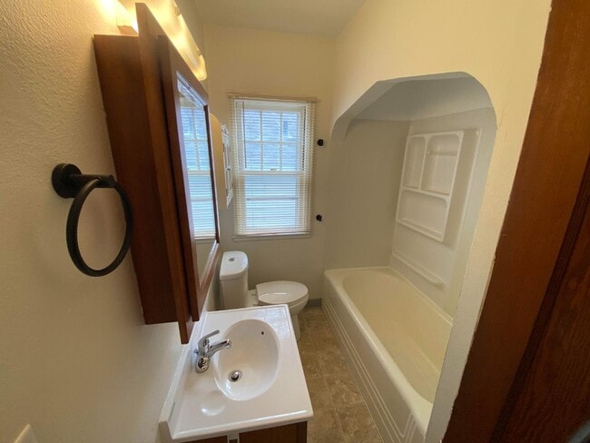 Building Photo - 404 S Wayland Ave