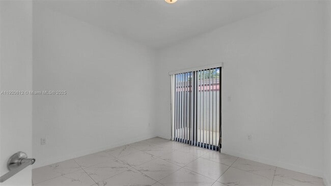 Building Photo - 2400 W 5th Way