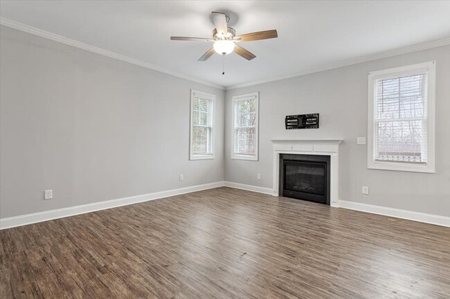 Building Photo - Charming 4 Bed, 3Bath in Clayton, NC