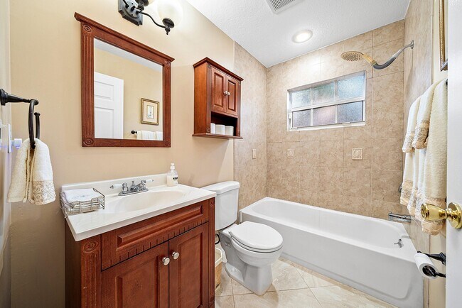 Building Photo - 13676 Cortez Dr