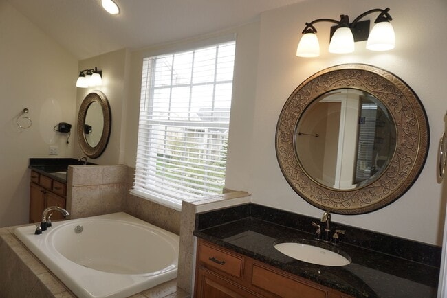 Building Photo - Two Story Townhome Clermont Yacht Club