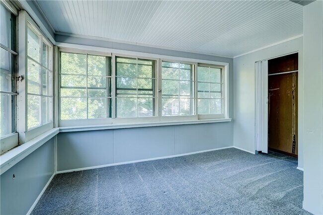 Building Photo - 590 Garson Ave