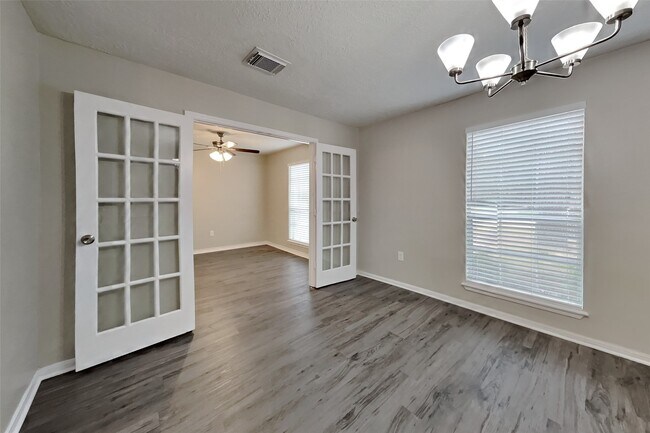 Building Photo - 5307 Summerfield Ln