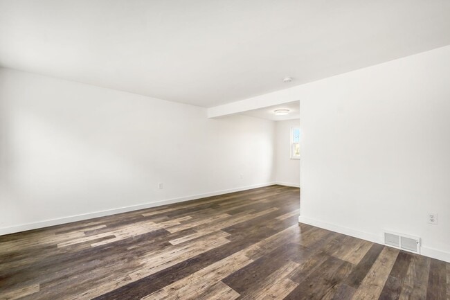 Building Photo - AVAILABLE SEPT 1ST! UPDATED 2-bedroom townhouse in Overbrook!