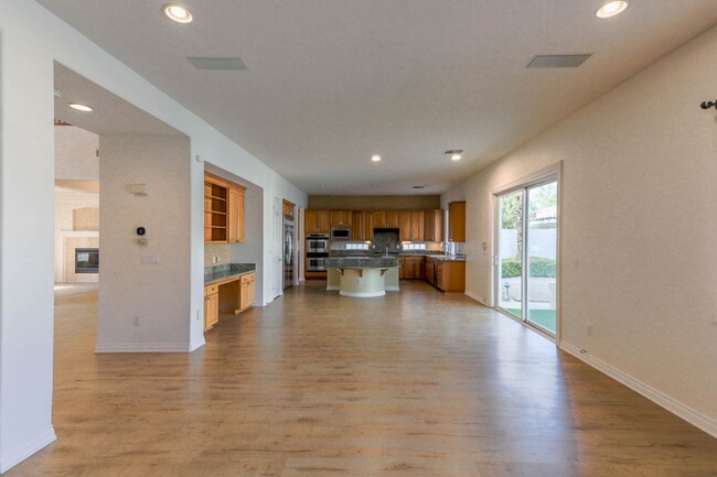 Building Photo - Stunning 6 Bedroom Home With Casita Pool H...