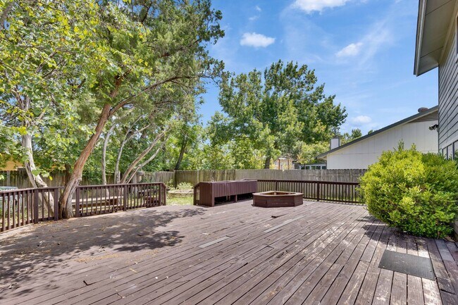 Building Photo - Great 3 bedroom home in South Austin!