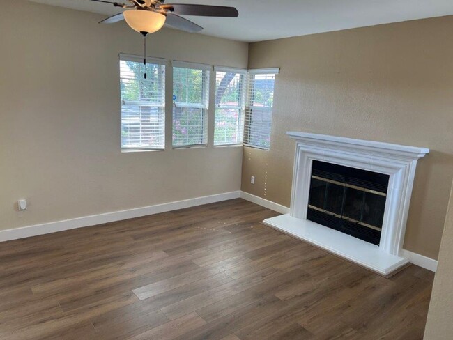 Building Photo - Remodeled 1 Bedroom Condo Fairfield *Star ...