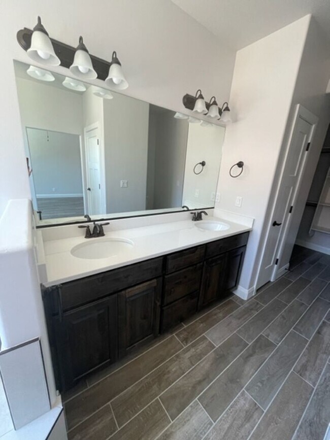 Building Photo - 2446 S 630 W