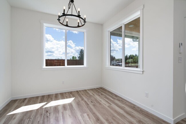 Building Photo - 649 Bucko Ave