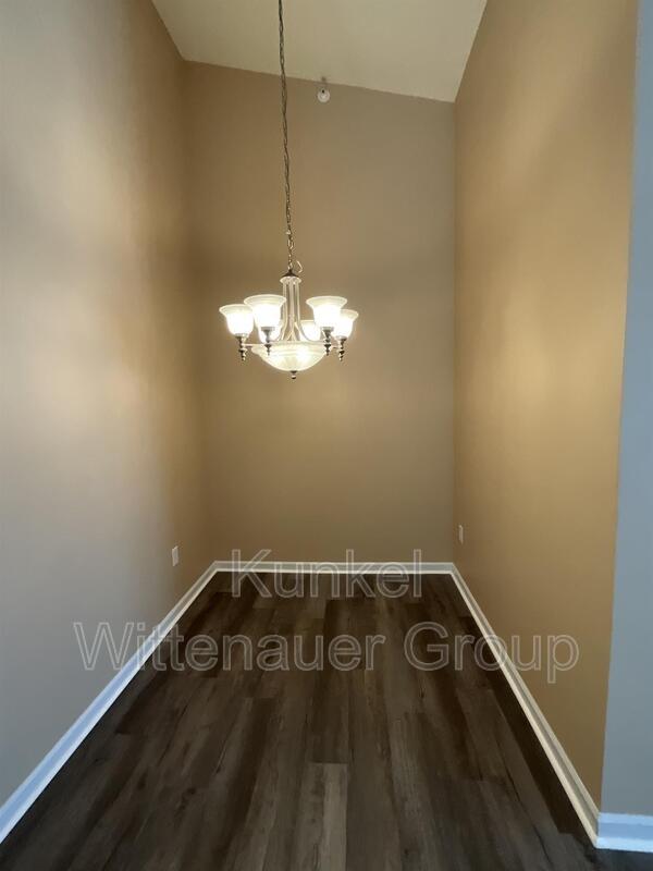 Building Photo - 721 Tower Grove Dr