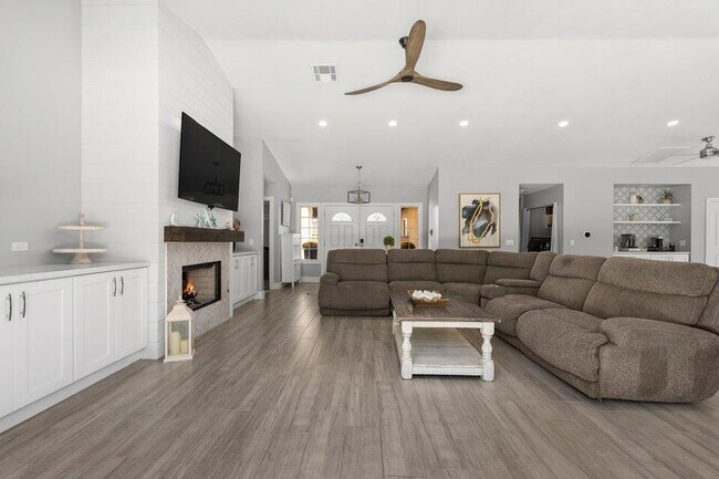 Building Photo - 39369 Regency Way