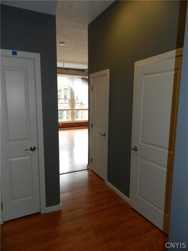 Building Photo - 317 S Clinton St