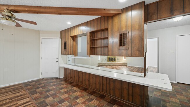 Building Photo - 140 Cloverleaf Dr