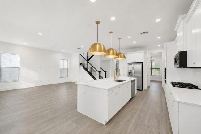 Building Photo - 6020 Curie Pl