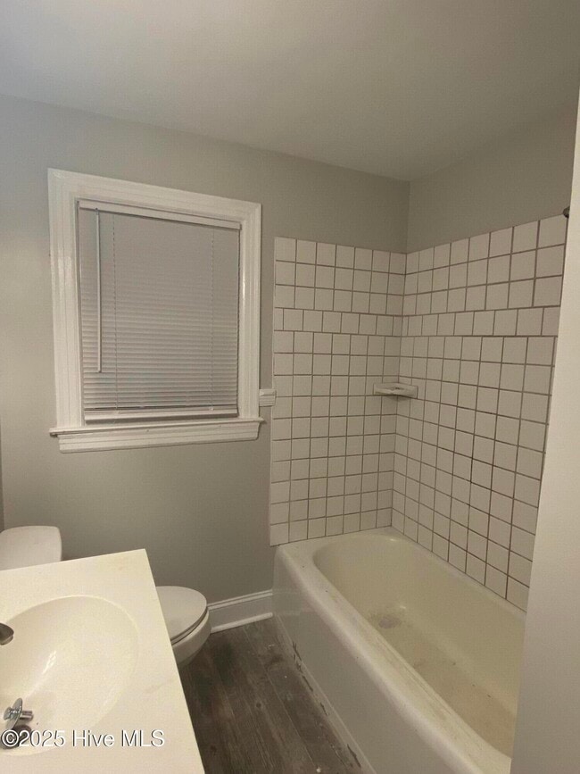 Building Photo - 2816 Jefferson Dr