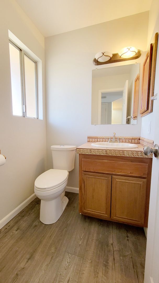 Building Photo - 2 bedroom, 1.5 bath townhome with 2 parking in Escondido