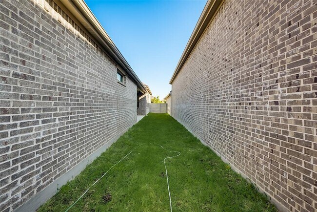 Building Photo - 725 Boardwalk Way