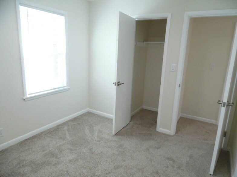 Building Photo - 1573 Biscayne Dr