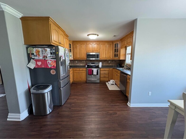 Building Photo - 127 Tine Ln