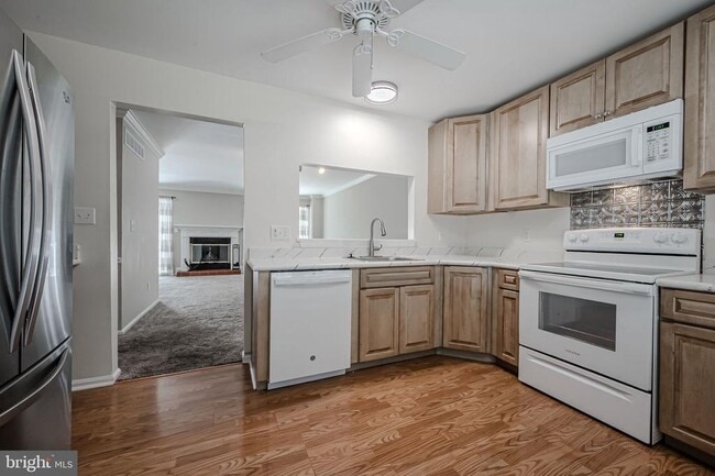 Building Photo - 805 Birch Ln