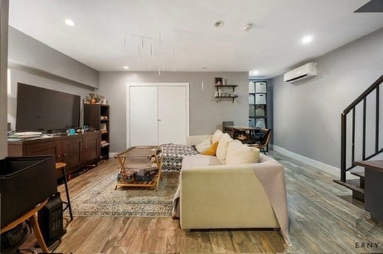 Building Photo - 42 Palmetto St