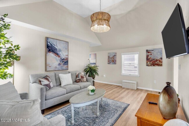 Building Photo - 520 Brighton Ave