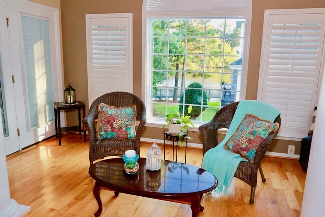 Building Photo - Available in August!  3 Bedroom 2 1/2 Bath...